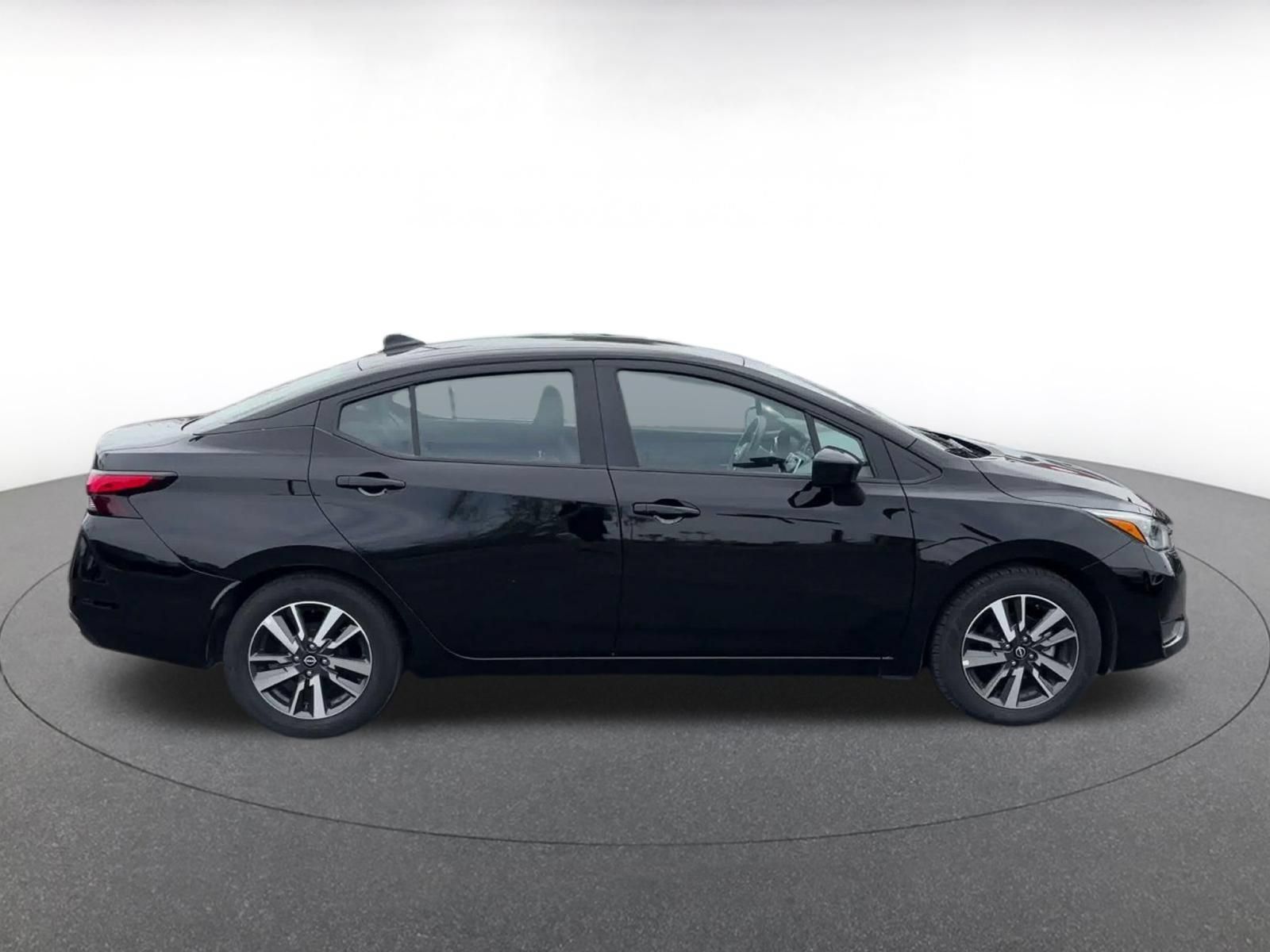Used 2025 Nissan Versa SV FWD image 15