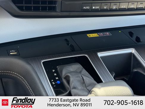Certified 2025 Toyota Sienna LE FWD image 27