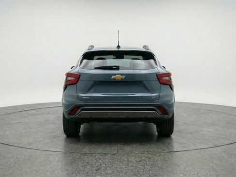 Used 2025 Chevrolet Trax LT FWD image 7