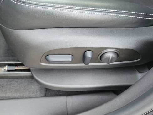 Certified 2023 GMC Terrain SLT FWD image 19