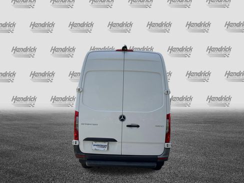 Used 2022 Mercedes-Benz Sprinter 2500 image 8