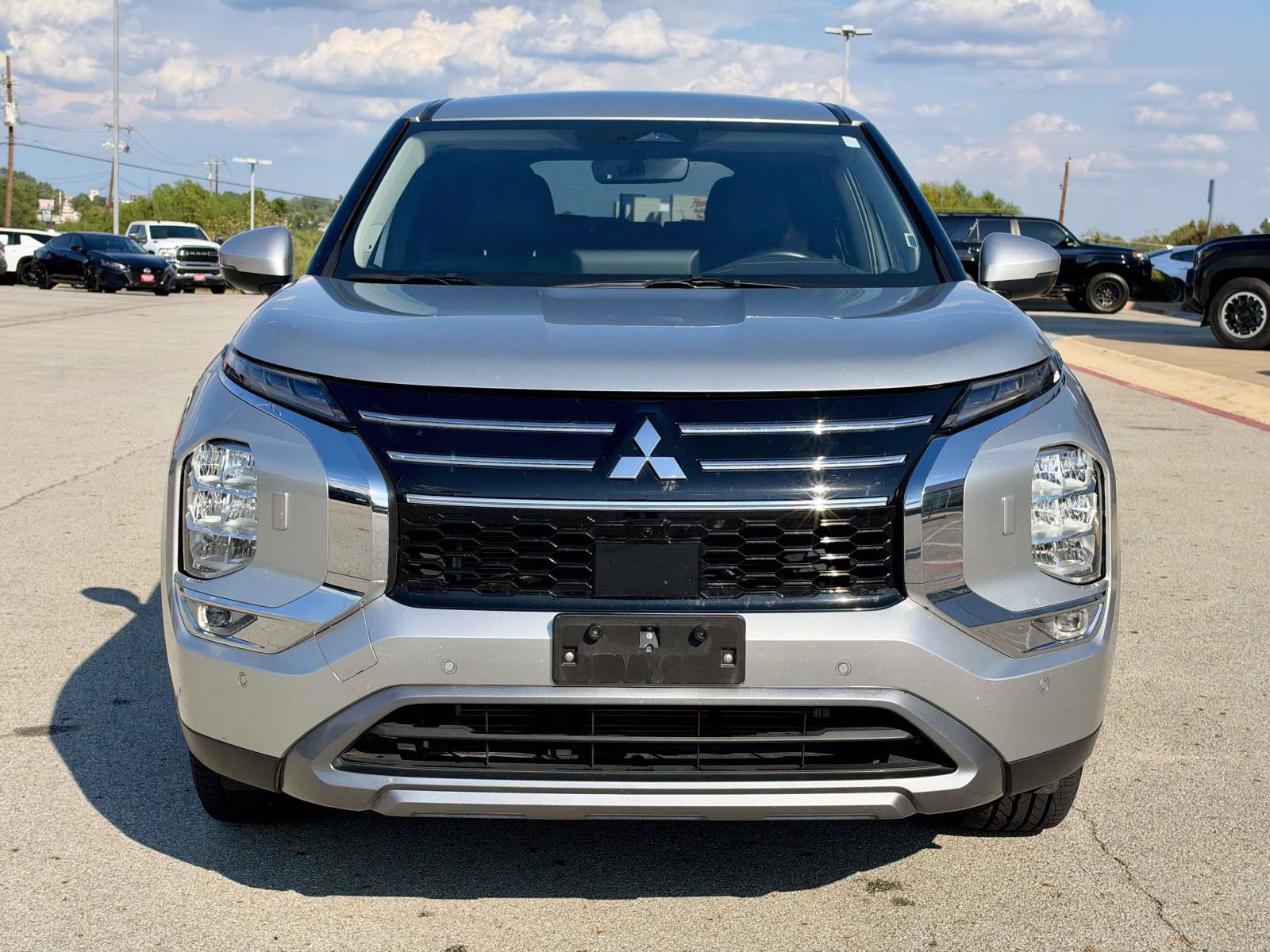 Used 2025 Mitsubishi Outlander SE AWD/4WD image 2