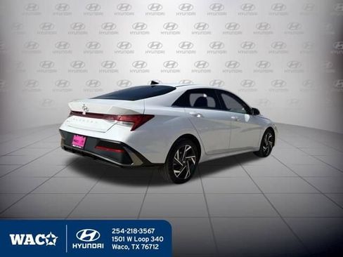 Used 2025 Hyundai Elantra SEL image 8