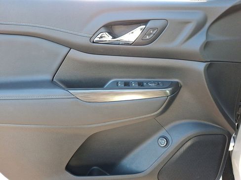 Certified 2023 GMC Acadia SLT image 21