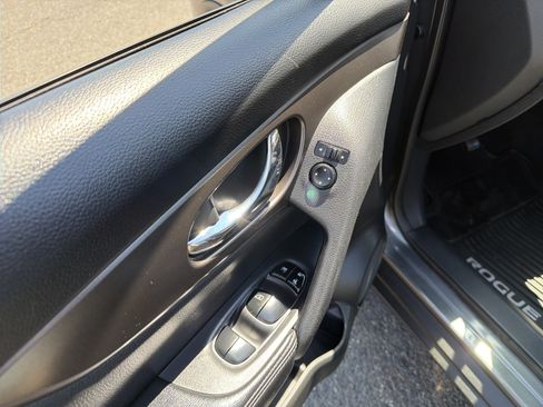 Used 2014 Nissan Rogue SV AWD/4WD image 15