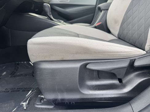 Used 2023 Toyota Corolla LE FWD image 11