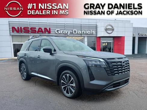 New 2026 Nissan Pathfinder Platinum w/ Accent Package FWD image 3