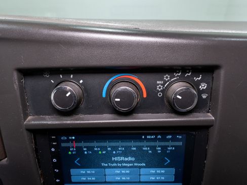 Used 2017 GMC Savana 2500 image 16