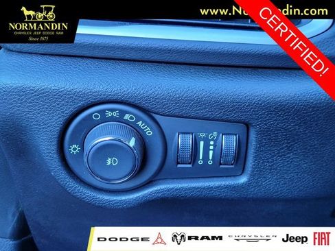 Certified 2025 Chrysler Pacifica Select FWD image 13