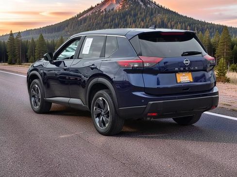 Used 2025 Nissan Rogue SV FWD image 5