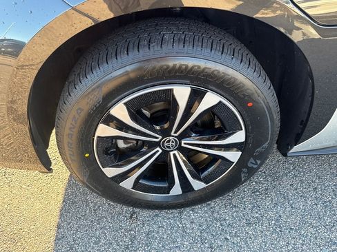 Used 2023 Toyota bZ4X XLE image 40