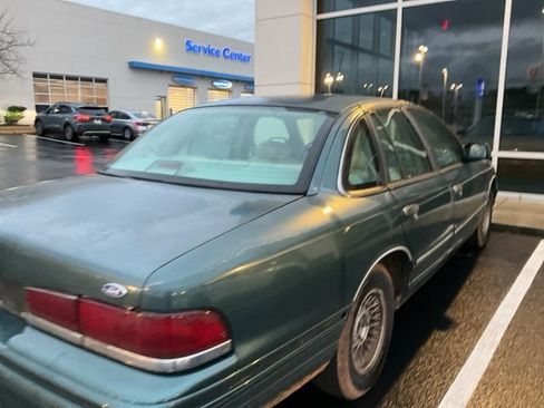 Used 1995 Ford Crown Victoria LX image 5