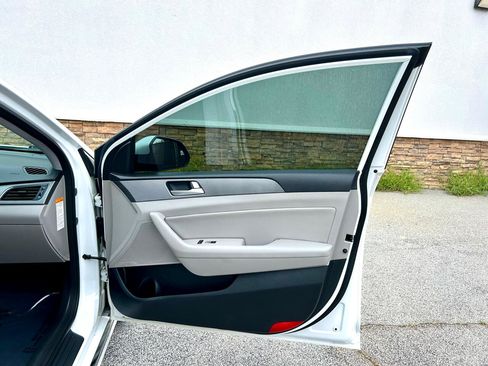 Used 2016 Hyundai Sonata SE image 18