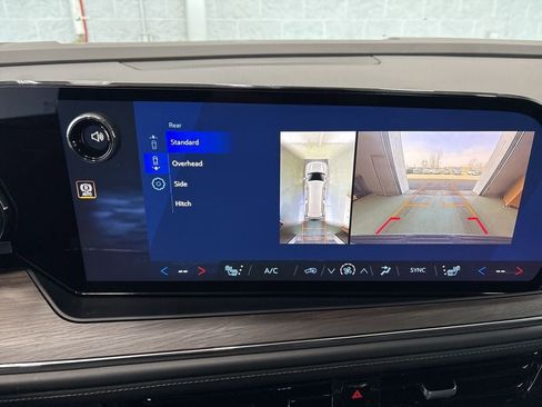 New 2026 Chevrolet Suburban LT image 40