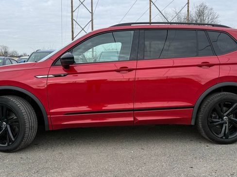 Used 2024 Volkswagen Tiguan SE R-Line AWD/4WD image 3