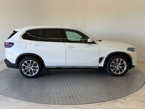 New 2026 BMW X5 xDrive40i w/ Premium Package AWD/4WD image 8