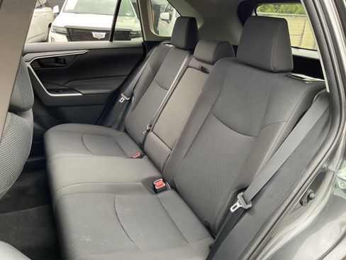 Used 2021 Toyota RAV4 LE FWD image 19