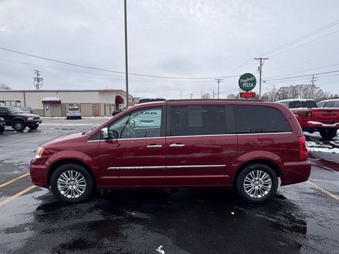 Used 2015 Chrysler Town & Country Touring-L w/ Driver Convenience Group image 21