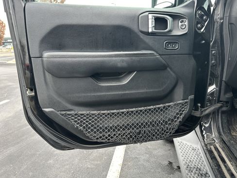 Used 2018 Jeep Wrangler Unlimited Sahara image 14