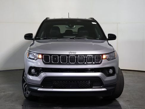 Used 2023 Jeep Compass Limited AWD/4WD image 9