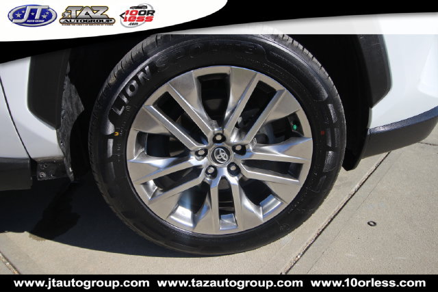 Used 2020 Toyota RAV4 XLE Premium FWD image 9