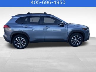 Used 2025 Toyota Corolla Cross XLE w/ Convenience Package FWD video 4