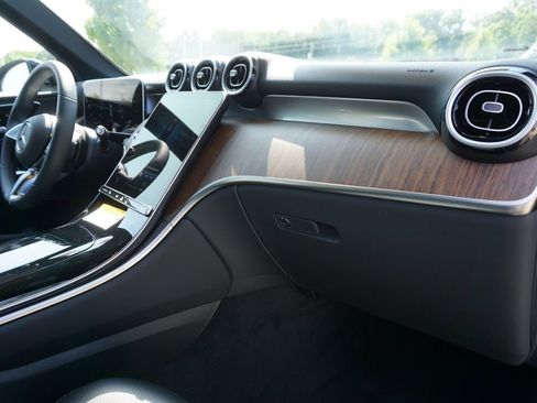 Certified 2025 Mercedes-Benz GLC 300 4MATIC image 60