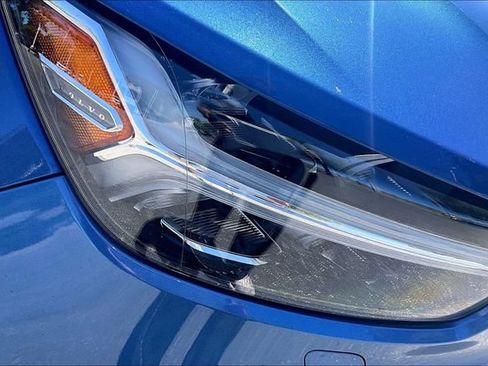 Used 2020 Volvo XC40 T4 R-Design w/ Protection Package Premier FWD image 28