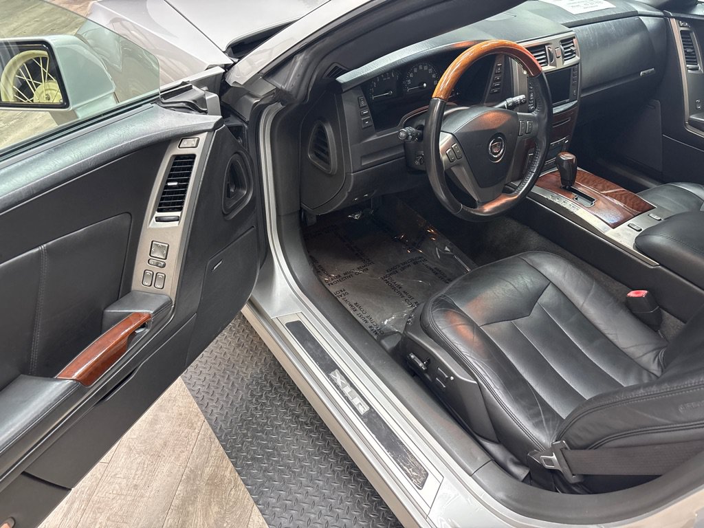 Used 2006 Cadillac XLR RWD image 24