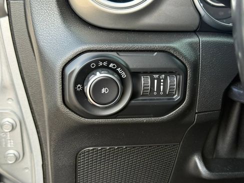 Used 2020 Jeep Wrangler Unlimited Sahara AWD/4WD image 18