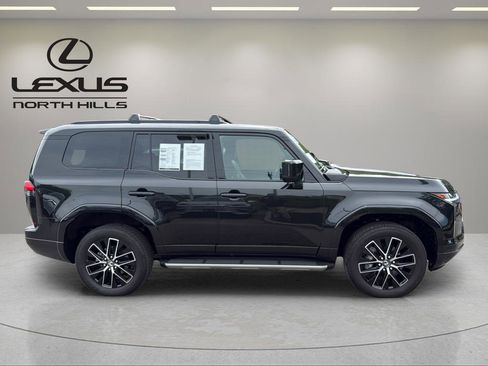 Used 2025 Lexus GX 550 w/ Accessory Package (2T) AWD/4WD image 5