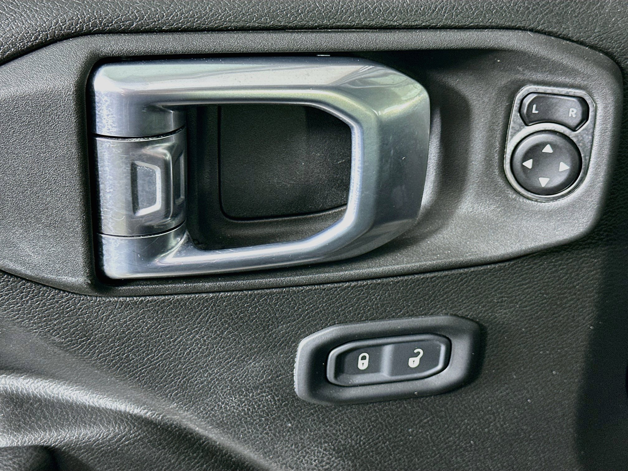 Used 2023 Jeep Wrangler Unlimited AWD/4WD image 15