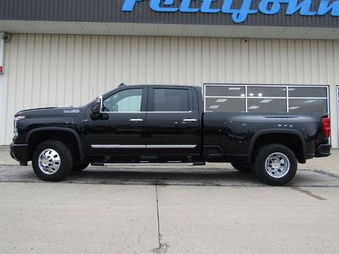 Used 2026 Chevrolet Silverado 3500 High Country AWD/4WD image 11