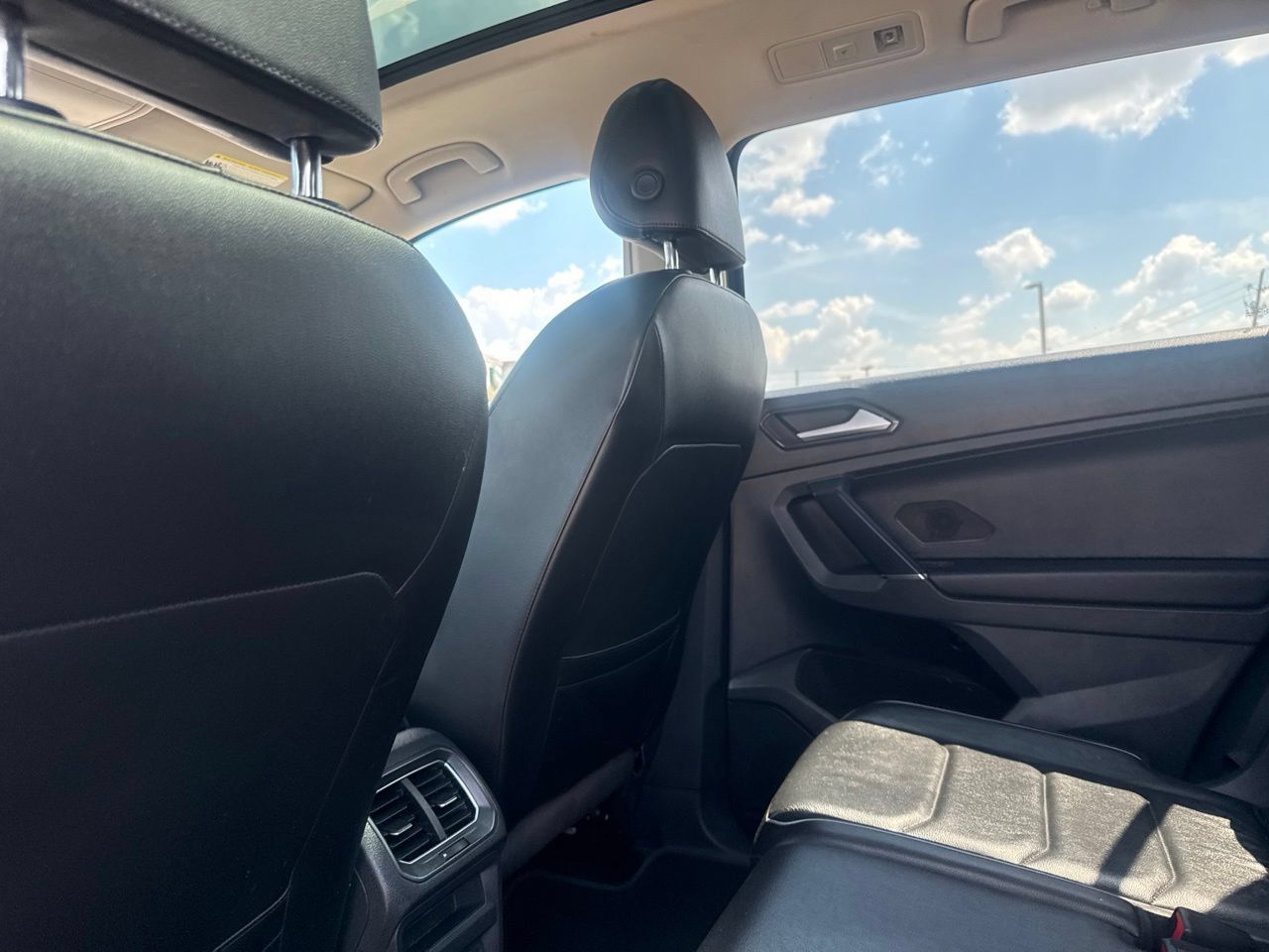 Used 2018 Volkswagen Tiguan SEL Premium FWD image 39