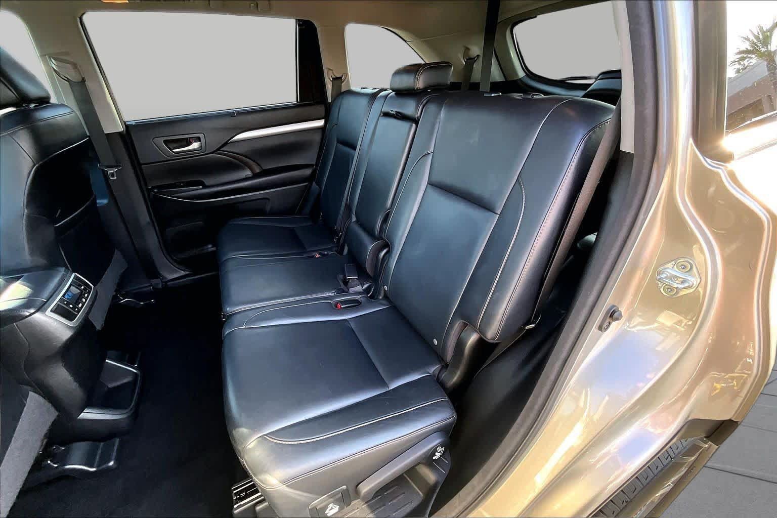 Used 2016 Toyota Highlander XLE FWD image 18