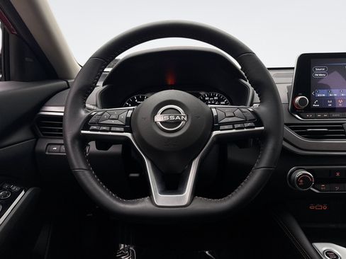 Used 2023 Nissan Altima 2.5 SR FWD image 12
