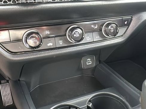Used 2025 Honda HR-V Sport image 16