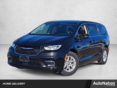 Used 2023 Chrysler Pacifica Touring-L image 1