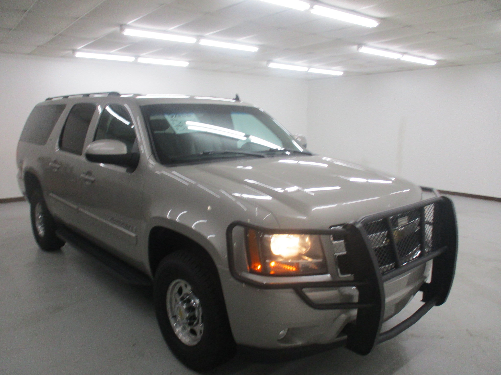 Used 2007 Chevrolet Suburban 2500 LT w/ LT Preferred Equipment Group AWD/4WD image 1