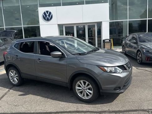 Used 2018 Nissan Rogue Sport S w/ S Appearance Package FWD image 2