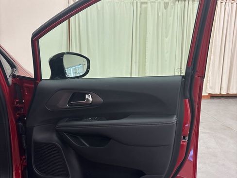 New 2026 Chrysler Pacifica Select image 36