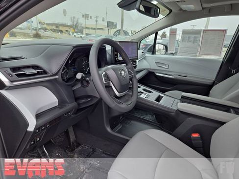 Certified 2026 Toyota Sienna XLE image 21