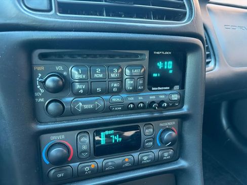 Used 1998 Chevrolet Corvette Coupe w/ Roof Pkg RWD image 10