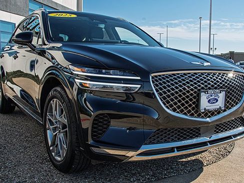 Used 2025 Genesis GV70 2.5T image 7