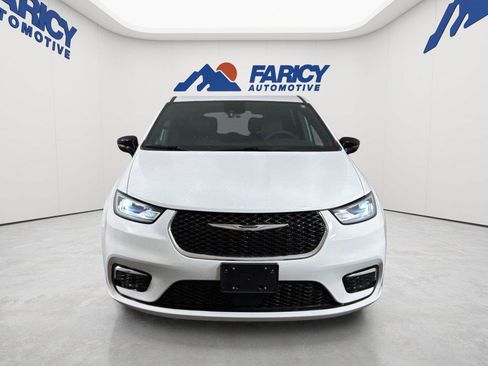 Used 2025 Chrysler Pacifica Select FWD image 4