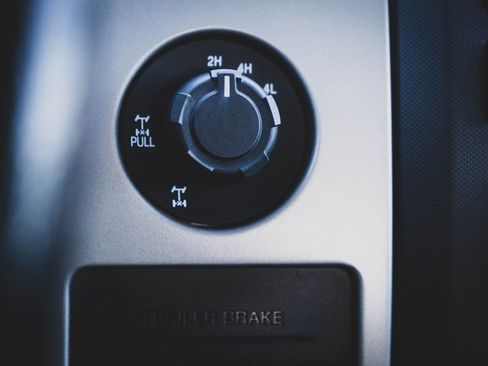 Used 2012 Ford F150 XLT w/ XLT Chrome Pkg image 12