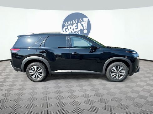 Used 2025 Nissan Pathfinder SL AWD/4WD image 4