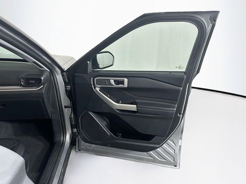 Used 2024 Ford Explorer XLT w/ Equipment Group 202A image 35