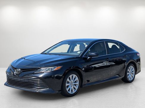 Used 2019 Toyota Camry LE w/ Convenience Package image 1