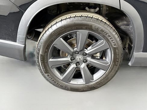 Used 2025 Honda Pilot Sport image 33